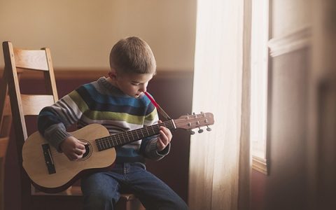 吉他初学者如何练习吉他的和弦指法
