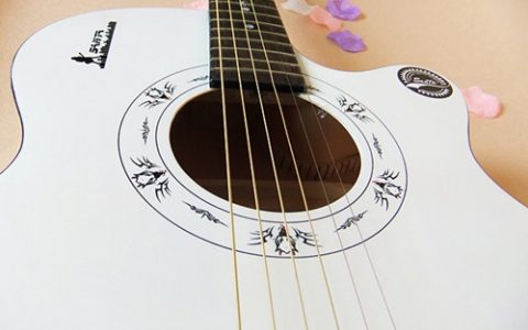 吉他初学者怎么提高吉他扫弦技巧！